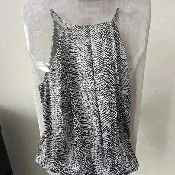 8 piece bundle of women's  tops - size xs/s - Picture 9 of 15